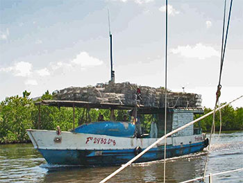 Au large, équipage ! Pleins d'espoir, on va déposer les cageots vides © sea scout blog 