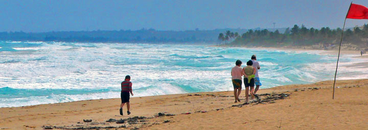 Playa Megano, baignade interdite, jour d'hiver et de vent, fin mars 2013 ] Vue d'ensemble depuis la casa Vicente y Clarita  sogestour