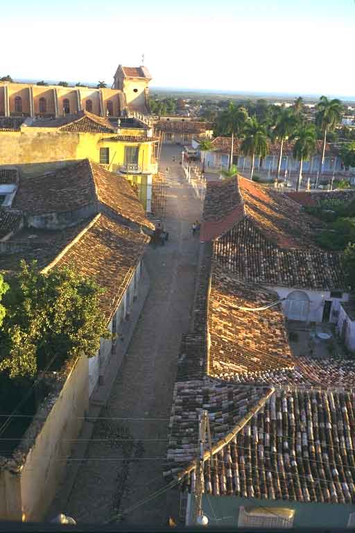 Rue Echerri menant au Parque Major et la Iglesia Parroquial, Trinidad